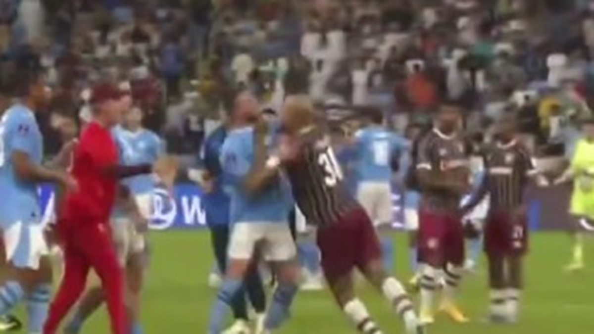 Felipe Melo, l'ex Inter perde la testa: mani addosso a Walker - VIDEO 26 Felipe Melo