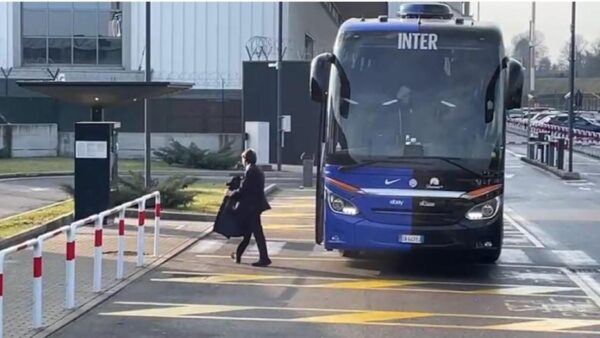inzaghi-pullman-inter-partenza-supercoppa