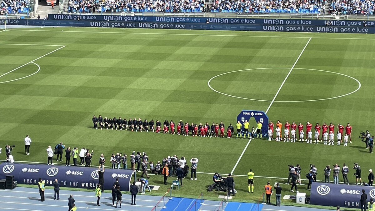 Napoli Atalanta, campani in ginocchio: il messaggio contro il razzismo - FOTO 26 napoli atalanta