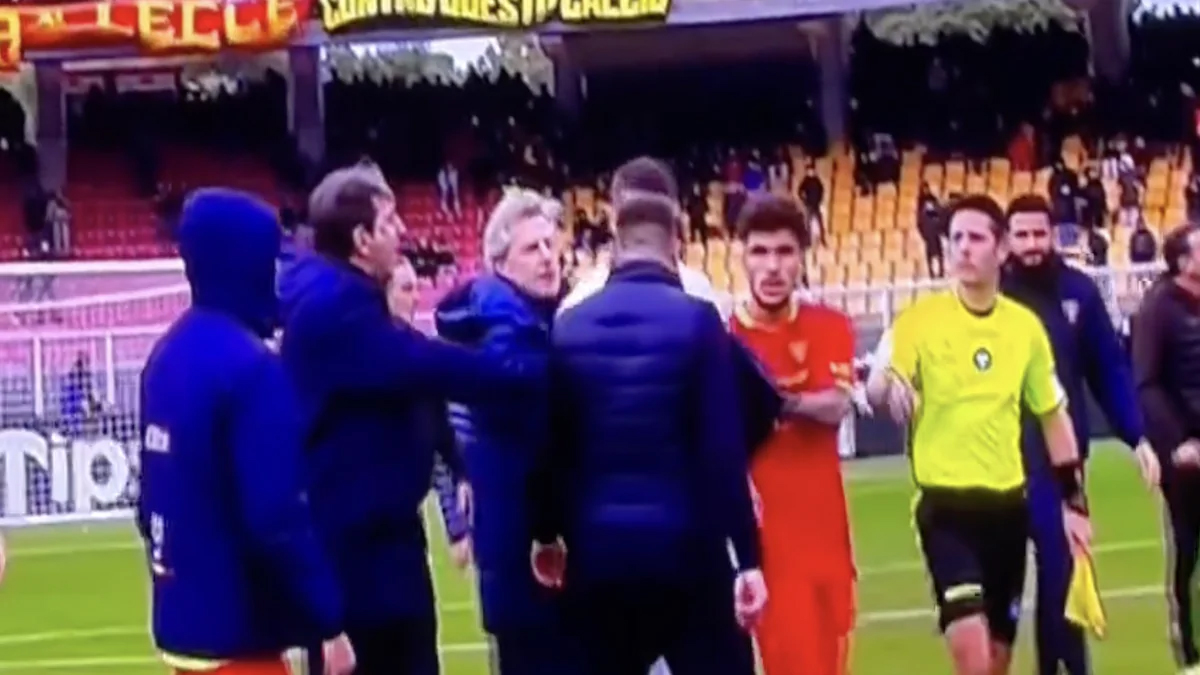Lecce Verona finisce in rissa: testata di D'Aversa ad Henry e doppio rosso: cos'è successo - VIDEO 26 D'Aversa Henry