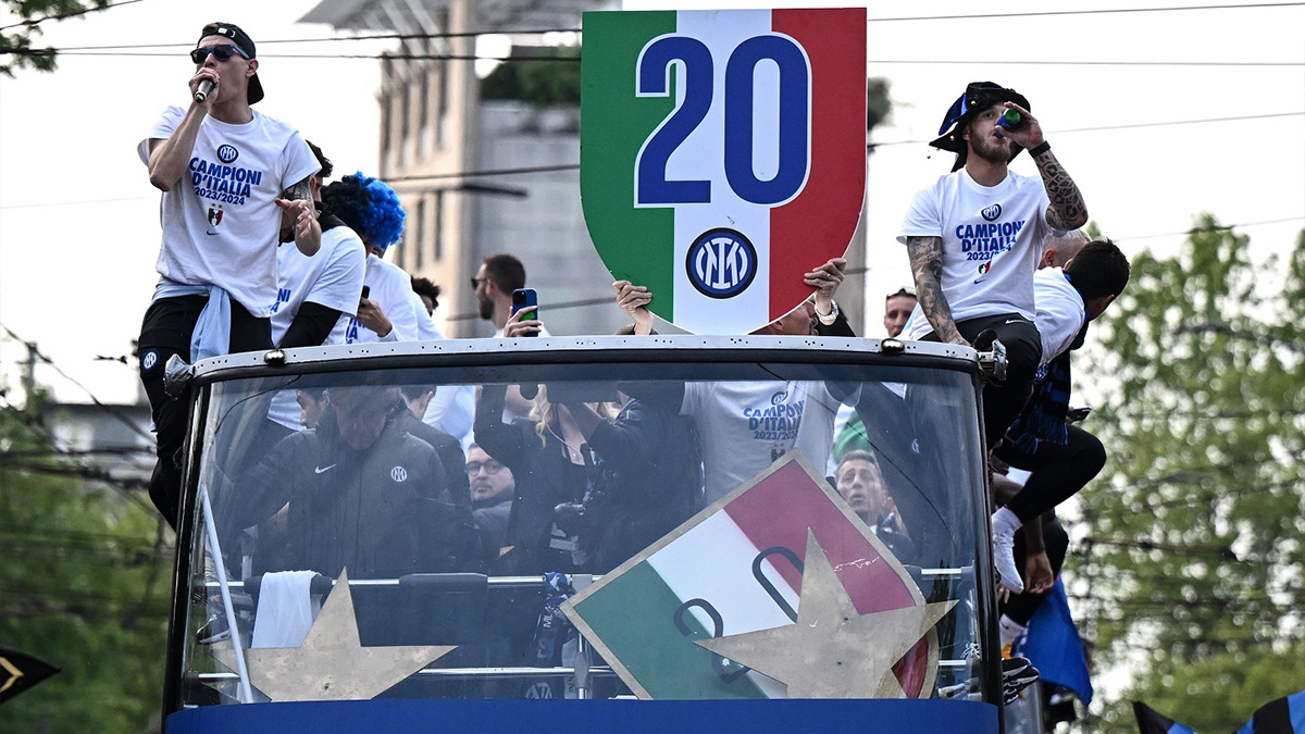 Festa scudetto Inter, De Vrij pazzo di gioia sui social: il post dell'olandese - FOTO 26 Barella Dimarco