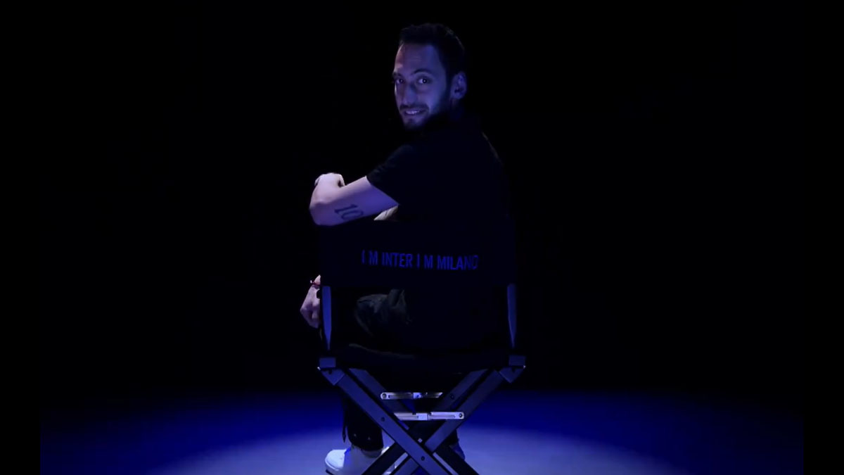 Calhanoglu regista di fatto: l'Inter lancia la nuova sedia per la Milano Design Week 2024 - VIDEO 26 Calhanoglu sedia regista