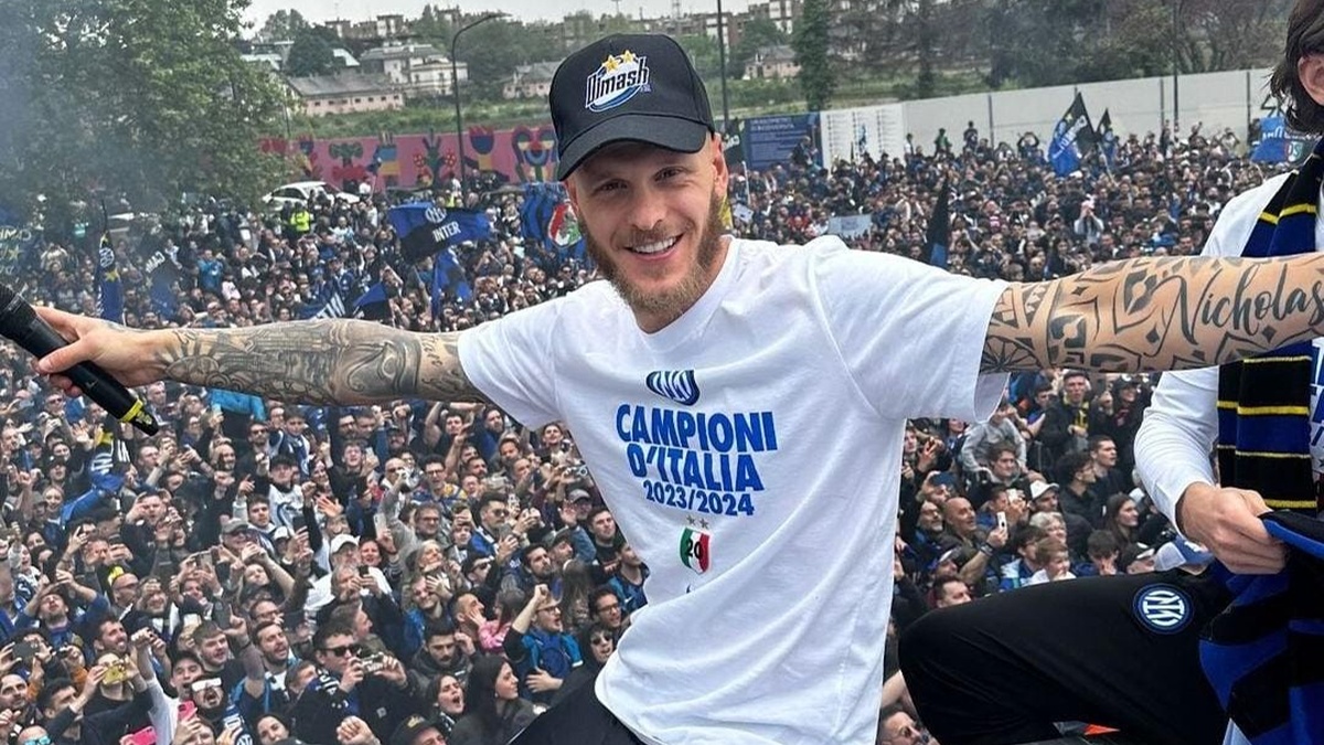 Festa scudetto Inter, Dimarco infiamma Piazza Duomo: «Questa gente mi fa emozionare, contento di...» 26 WhatsApp Image 2024 04 28 at 17.09.48