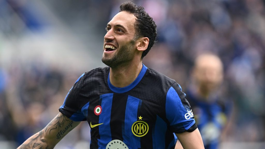 Calhanoglu a Dazn: «È stata la mia stagione migliore. Così sono arrivato al top. Ai tifosi del Milan dico...» 1 Calhanoglu