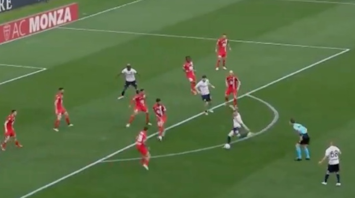 Gol Zielinski in Monza-Napoli: autentica prodezza del promesso sposo dell'Inter - VIDEO 26 gol zielinski monza napoli