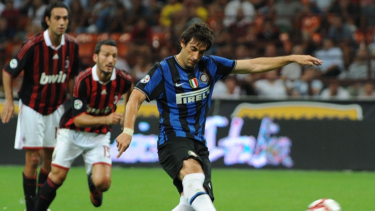 Milan Inter, -1 al derby: la gallery delle vittorie nerazzurre: «Lo abbiamo già fatto» - FOTO 26 Milito derby Milan Inter