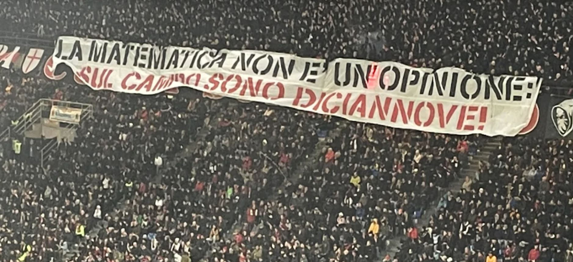 Milan Inter, duro striscione dei rossoneri nel derby: lo sfottò sullo Scudetto - FOTO 26 milan inter strisicone derby 1