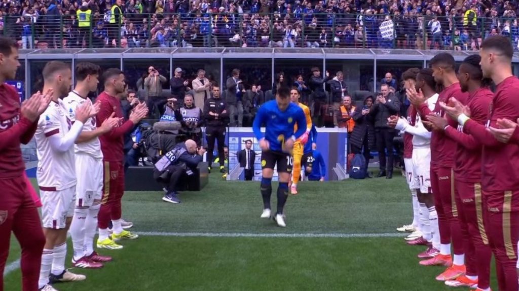 Pasillo Torino ai giocatori Inter: omaggio ai campioni d'Italia - VIDEO 1 pasillo inter torino passerella scudetto