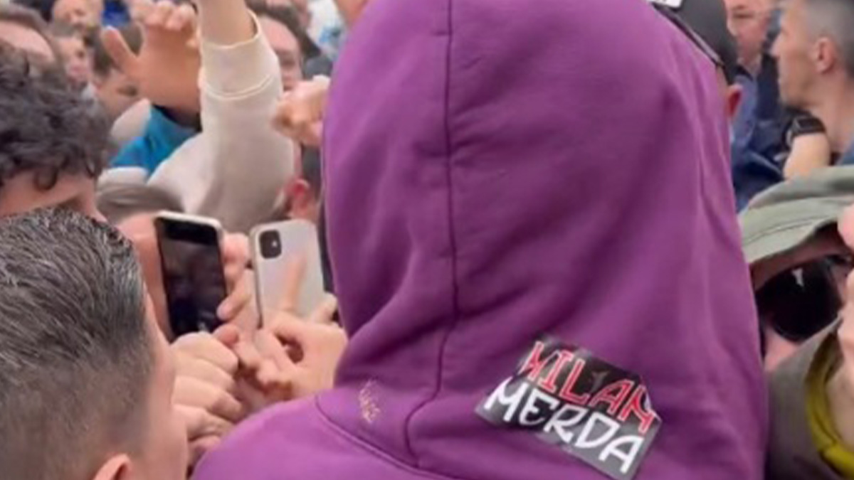 Thuram, non è sfuggito quell'adesivo attaccatogli dai tifosi dell'Inter: si infiamma il clima derby - FOTO 26 Adesivo Thuram Milan merda