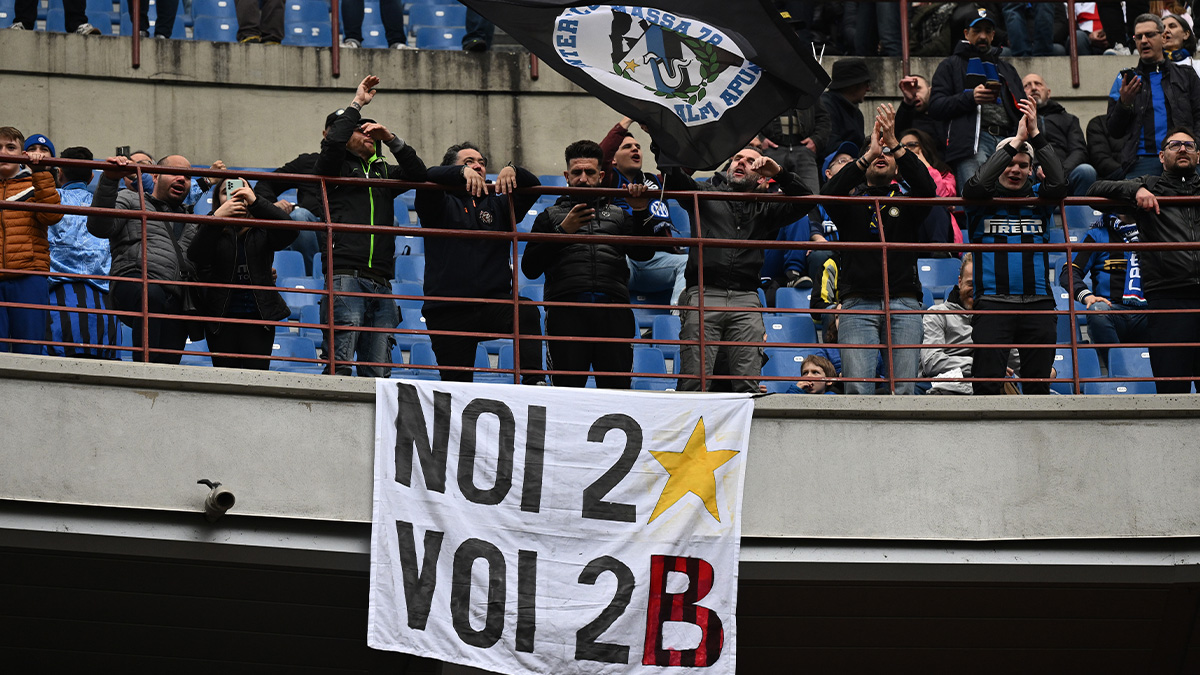 Inter, tifosi ancora in clima derby: striscione e 'Pioli is on fire' intonato da tutto San Siro - FOTO 26 noi 2 stelle voi 2 b striscione