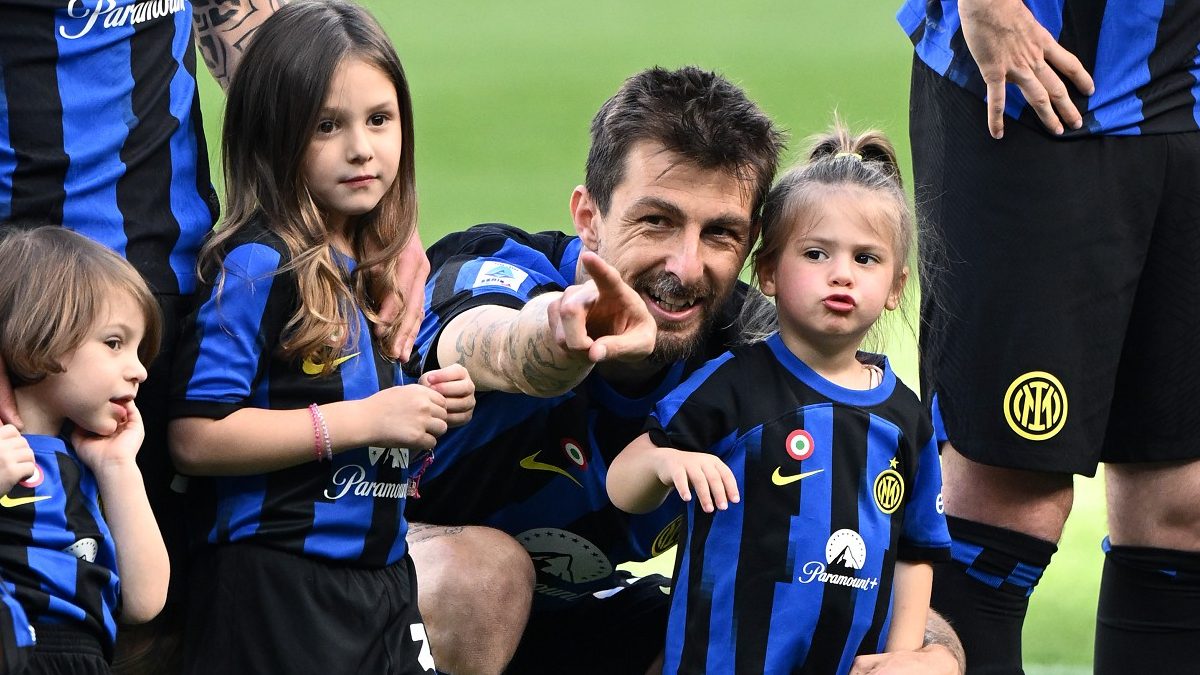 Acerbi Inter, il difensore si sposerà: l'ANNUNCIO sui social - FOTO 26 Acerbi figlia