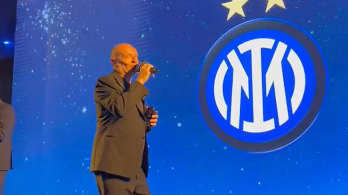 Max Pezzali si esibisce nella sua versione de "Gli anni" dedicata all'Inter: il VIDEO dalla festa scudetto 26 Max Pezzali