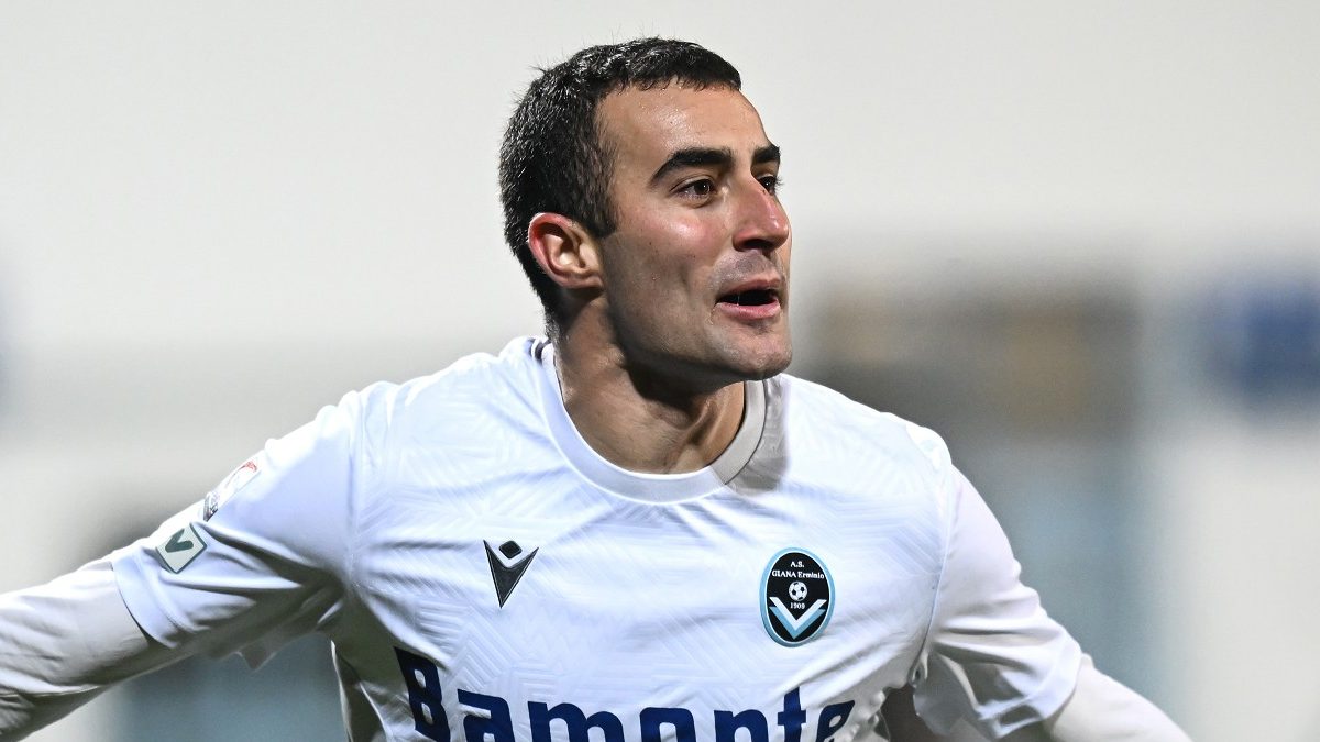 Fumagalli, l'attaccante del Como sogna: «Magari un gol a San Siro, sono un tifoso dell'Inter. Vi svelo chi è il mio idolo» 26 Fumagalli