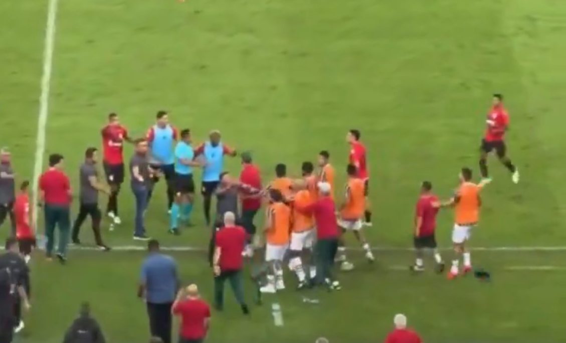 Felipe Melo, incredibile FOLLIA con il Fluminense: SPINTONATO l'addetto stampa avversario - VIDEO 26 IMG 0824 2048x1110 1 e1718632821316