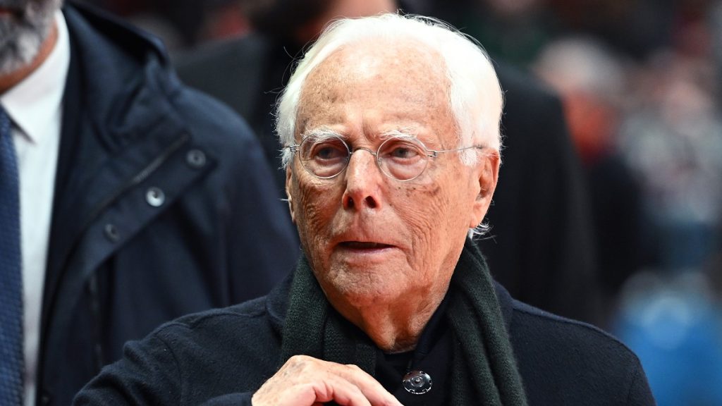 Lutto Giorgio Armani, Milano piange l'icona della moda. Il cordoglio dell'Inter in omaggio della leggenda 1 Giorgio Armani