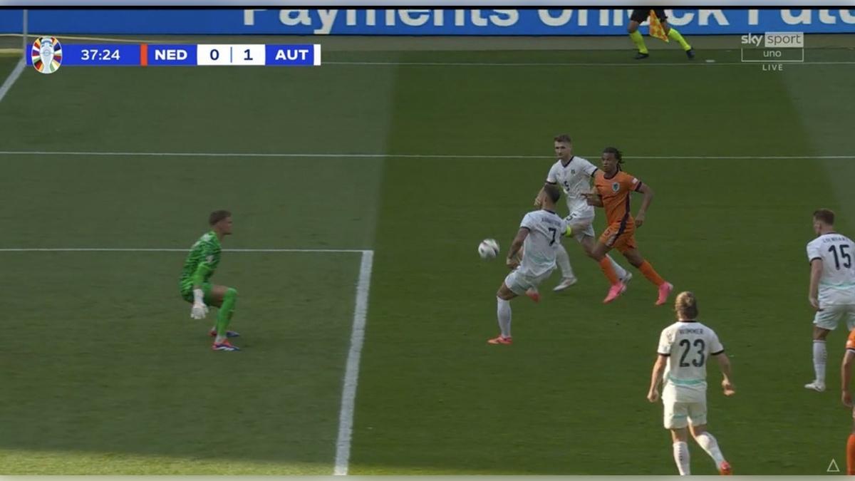 Arnautovic, ma CHE FAI? Gol clamoroso sbagliato in Olanda Austria! - VIDEO 26 Arnautovic