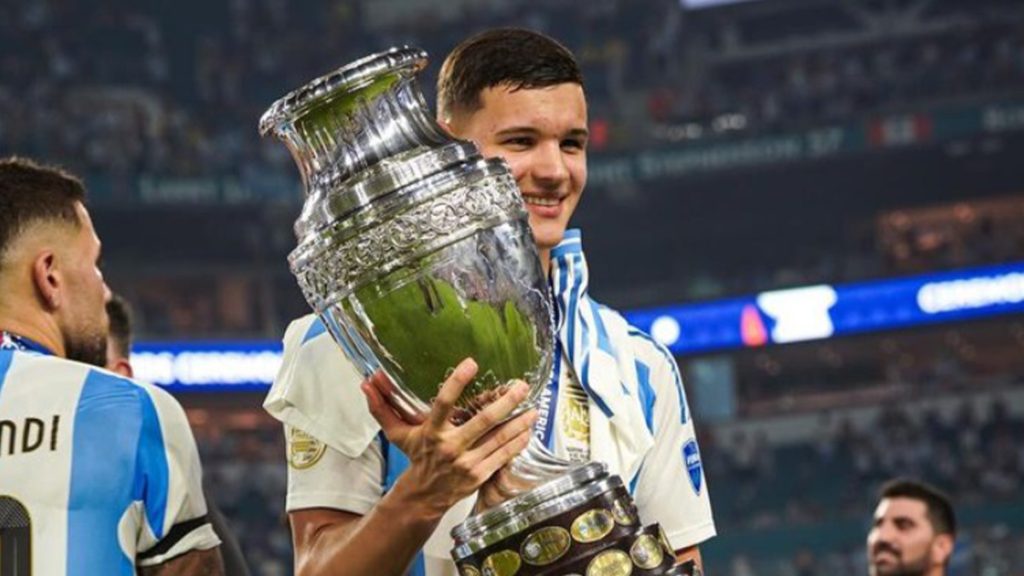 Carboni Inter, il River Plate piomba sul talento argentino: può essere il sostituto di Mastantuono 1 Valentin Carboni