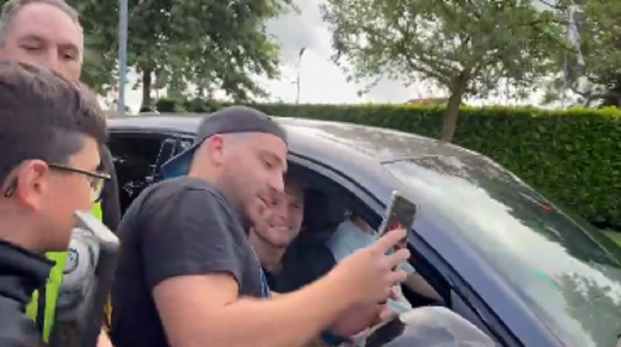 Raduno Inter, Josep Martinez ARRIVATO ad Appiano Gentile: foto e autografi con i tifosi - VIDEO 26 Josep Martinez