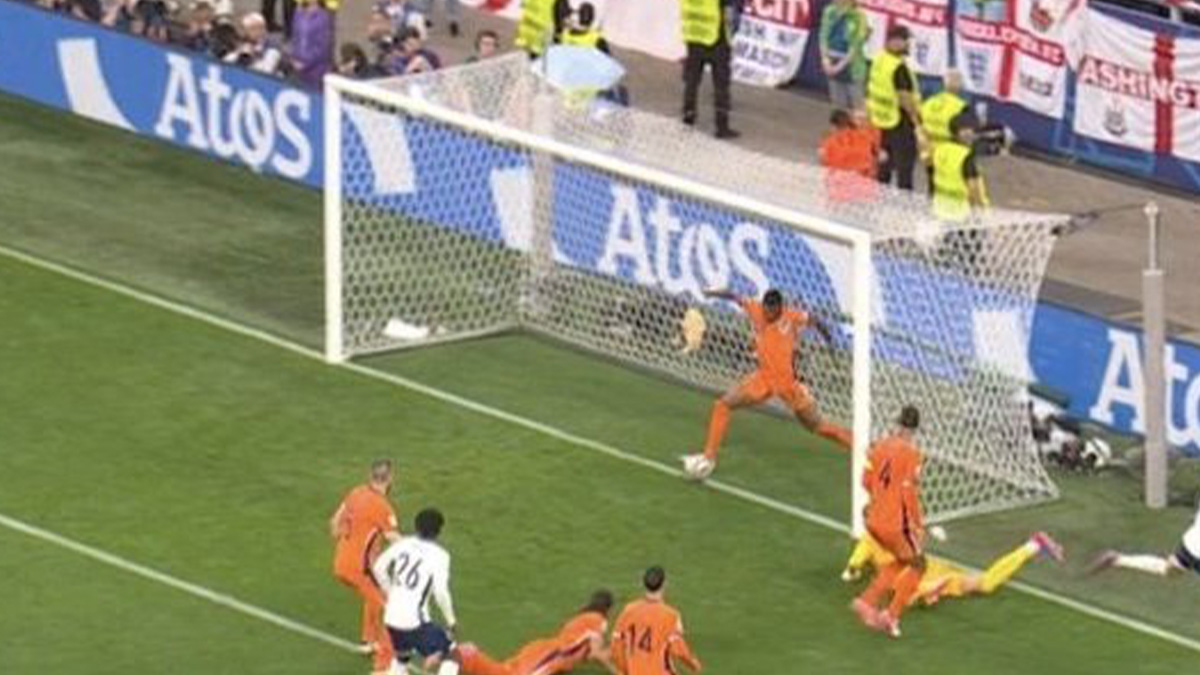 Olanda Inghilterra, fa TUTTO Dumfries! Causa il RIGORE su Kane, salva sulla linea su Foden e la TRAVERSA gli nega il gol - VIDEO 26 dumfries