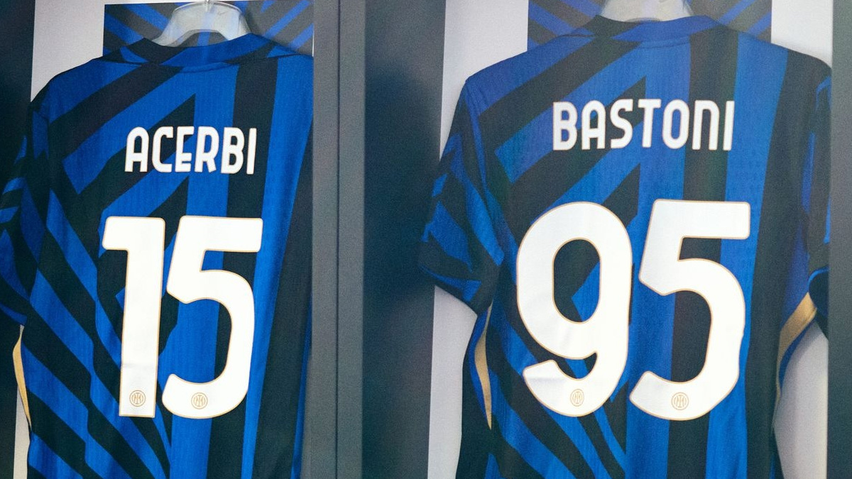 Inter Las Palmas, NOMI e FONT sulla nuova maglia nerazzurra: le immagini dallo spogliatoio - FOTO 26 maglia inter spogliatoio las palmas amichevole