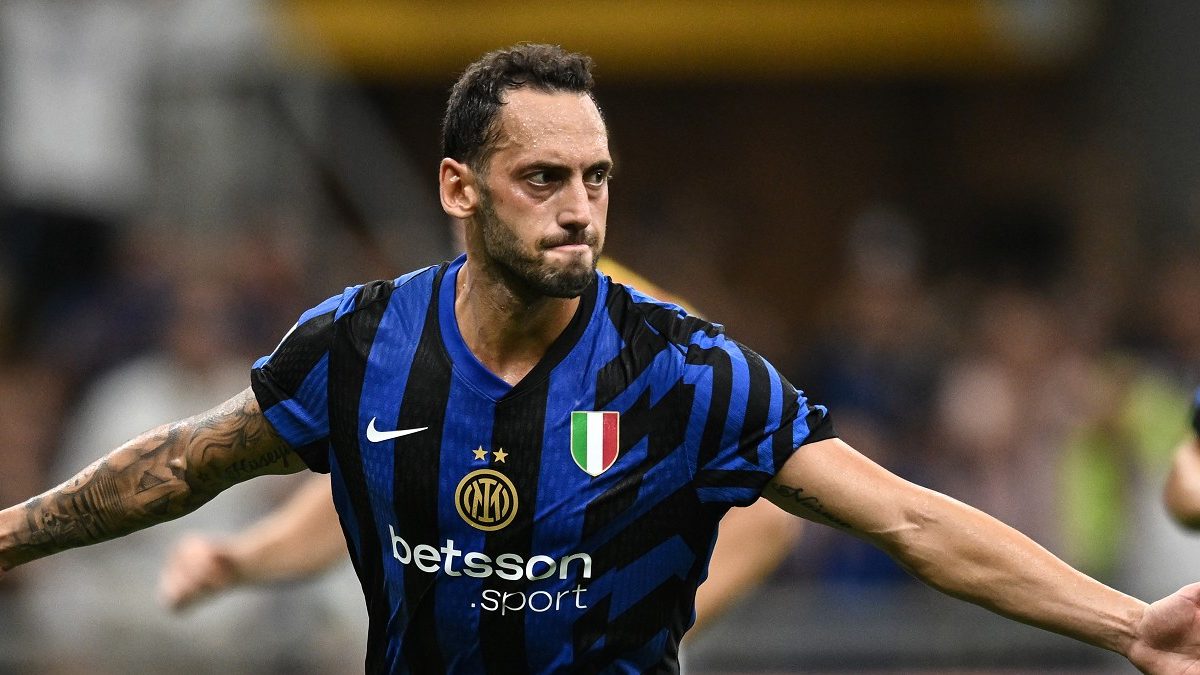 Infortunio Calhanoglu, le condizioni del centrocampista: scelta CLAMOROSA dell'Inter. LE ULTIME 26 Calhanoglu