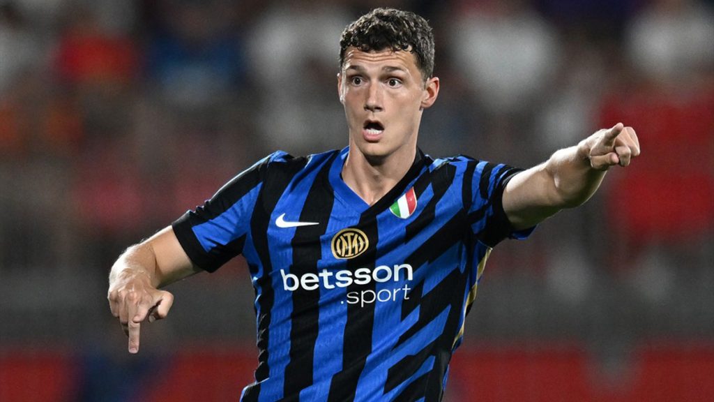 Pavard racconta: «All'Inter abbiamo un gioco ibrido, a volte mi trovo a fare il quinto. Sul mio gol al Bayern e la finale col PSG...» 1 Pavard