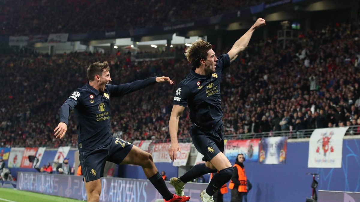 Risultati Champions League, CROLLA il Bologna col Liverpool, RIMONTONA della Juve sul Lipsia 26 Vlahovic Cambiaso