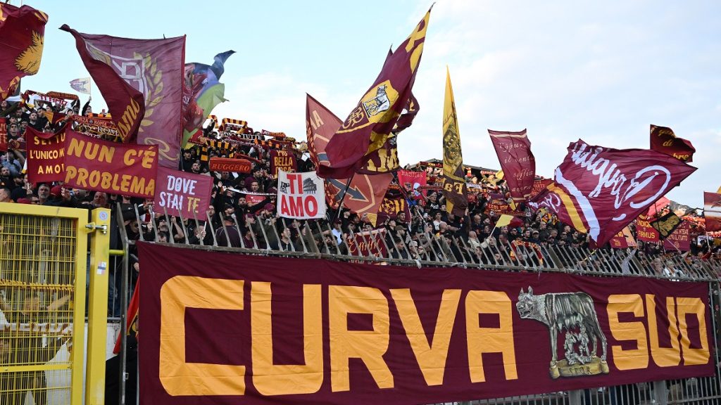 Roma Udinese, giallorossi travolgenti! 2-0 ai friulani e primato in classifica per la squadra di Gasperini 1 Curva Sud
