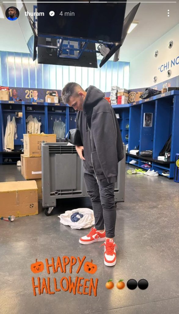 Thuram prende in giro Lautaro: il simpatico siparietto tra i due attaccanti dell'Inter diverte i tifosi - FOTO 27 WhatsApp Image 2024 10 03 at 20.07.44