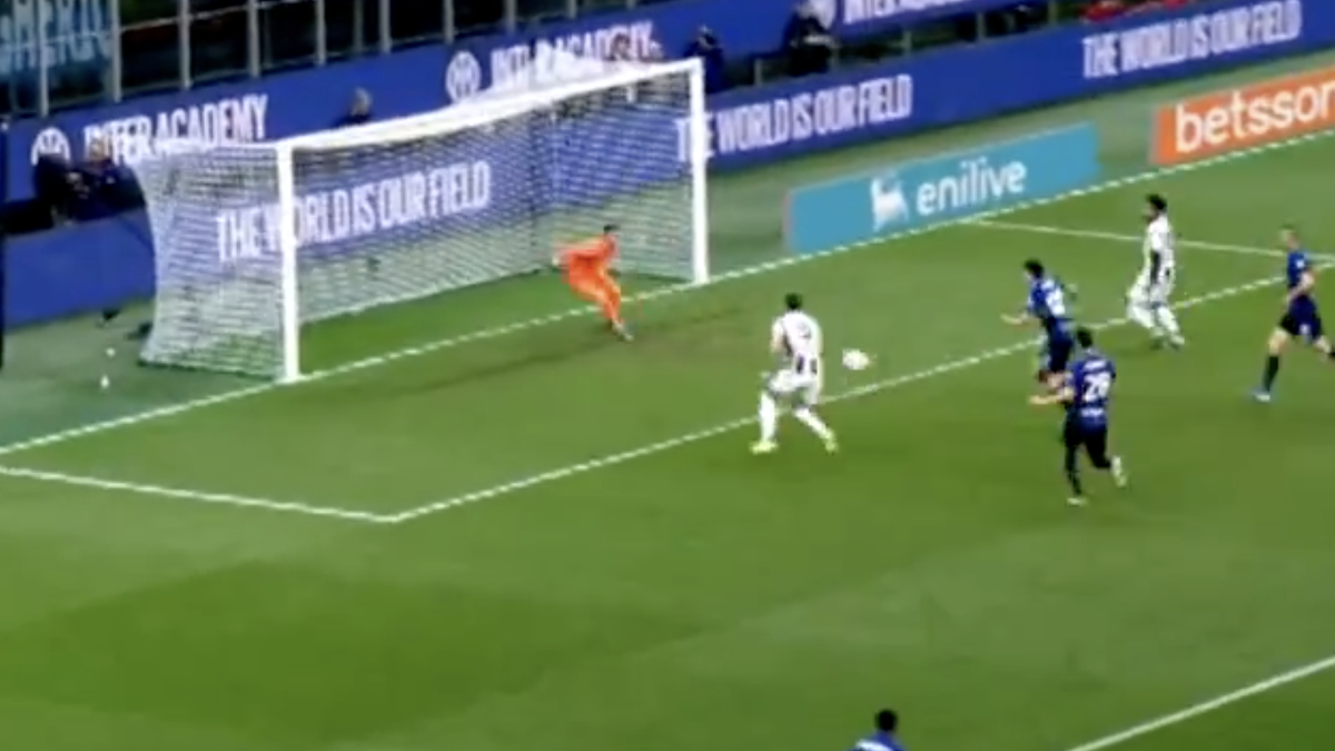 Gol Vlahovic, pareggia Inter Juve: che dormita della difesa nerazzurra - VIDEO 26 gol vlahovic