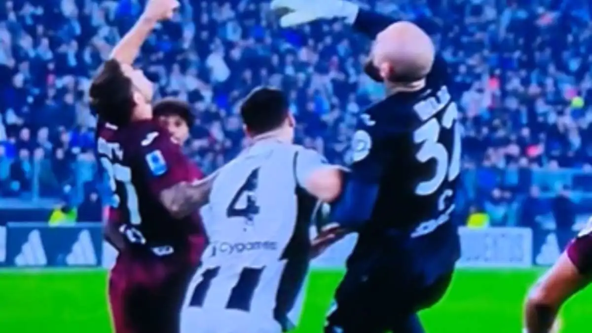 Gatti Juve, il gesto nel derby scatena i fan: Ziliani si scaglia così sulla decisione arbitrale 26 Gatti Juve Torino