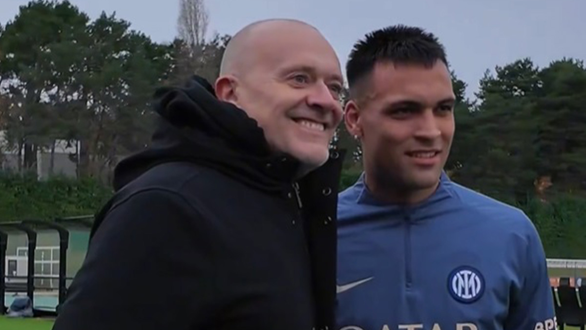 Max Pezzali fa visita all'Inter: le immagini del noto cantate ad Appiano Gentile - VIDEO 26 Max Pezzali Lautaro