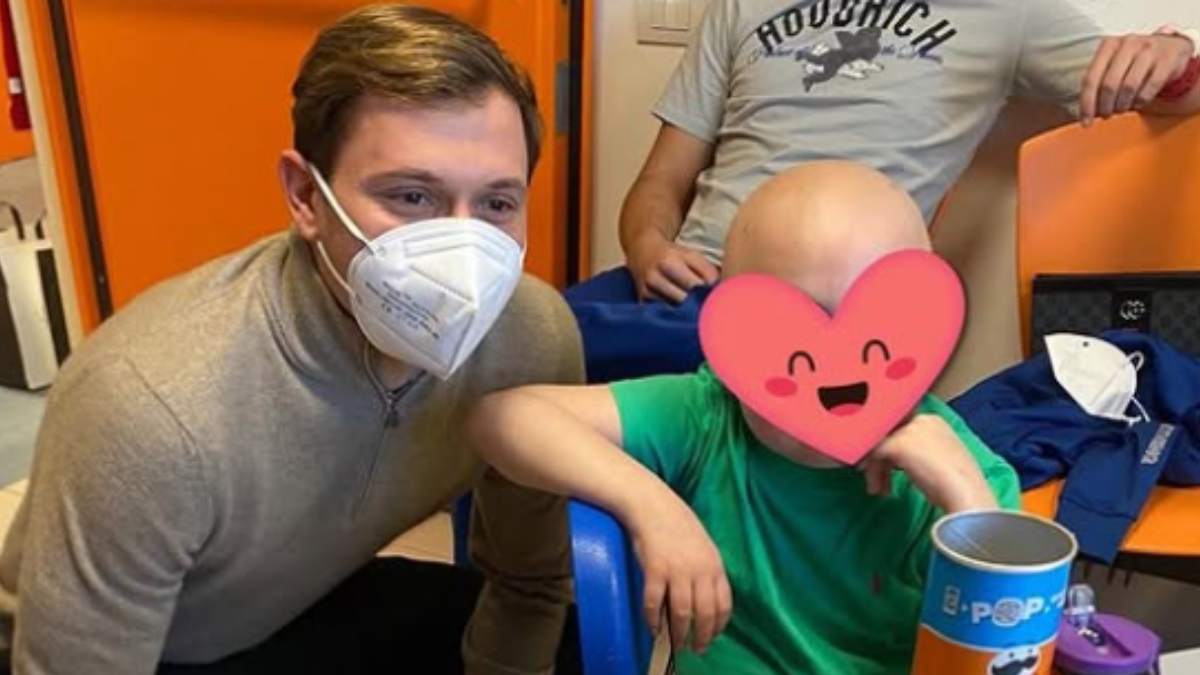 Barella Inter, bellissimo gesto con i piccoli pazienti all’Ospedale: il racconto dopo il Cagliari - FOTO 26 Barella Inter