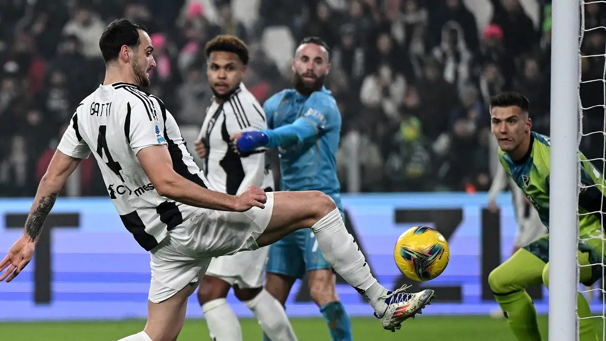 Juventus Venezia 2-2, Vlahovic la pareggia all’ultimo su rigore: la classifica aggiornata Serie A 26 Gol Gatti e1734207760208