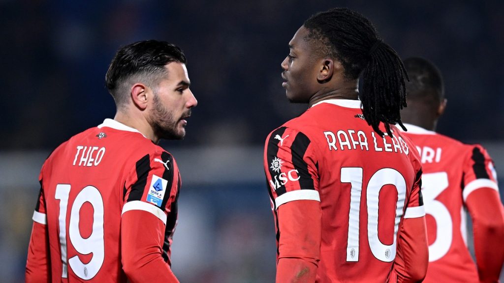 Como Milan 1-2, i rossoneri ritrovano la vittoria in rimonta con Leao e Theo: la classifica aggiornata in Serie A. Cosa cambia per l'Inter 1 Leao Theo Hernandez