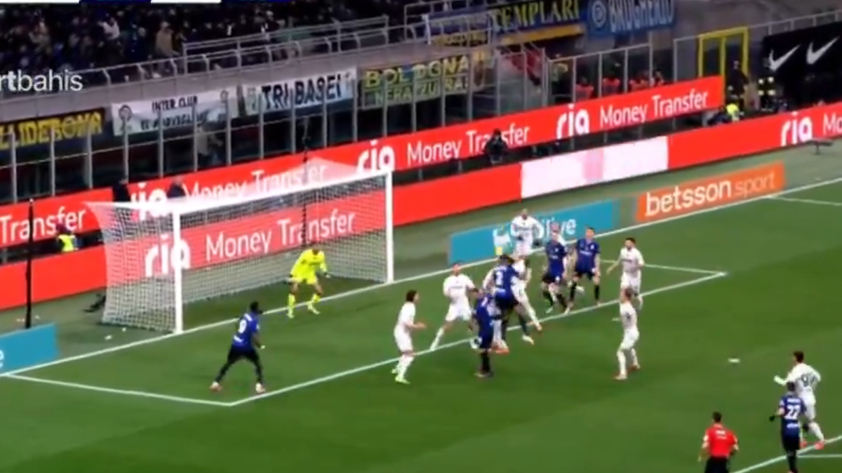 Gol Dumfries, segna sempre Denzel! Grandissimo stacco di testa - VIDEO 26 Immagine 2025 01 19 222613 e1737322024240