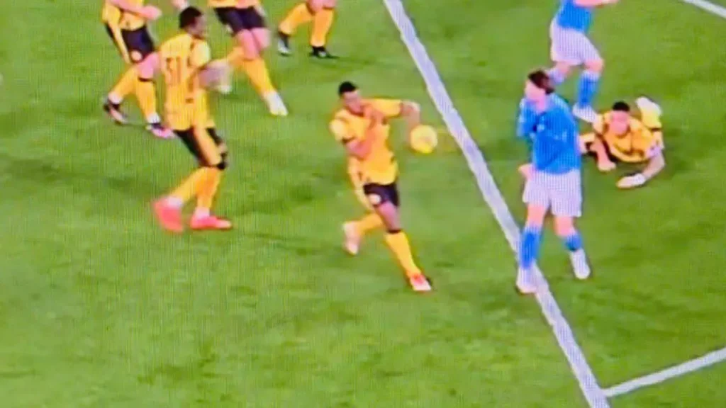 Napoli Inter, fallo di mano di Dumfries? Gli azzurri protestano per un calcio di rigore negato - FOTO 27 photo 2025 03 01 18 48 51 1