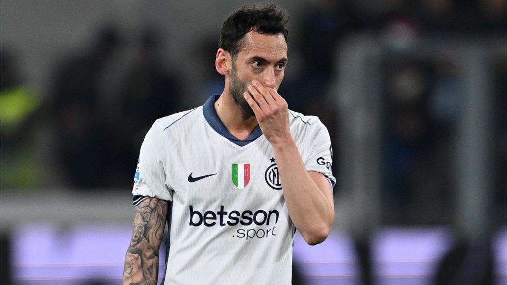Calhanoglu Inter, i nerazzurri fissano il limite per la cessione: la decisione in vista del ritiro 1 Calhanoglu