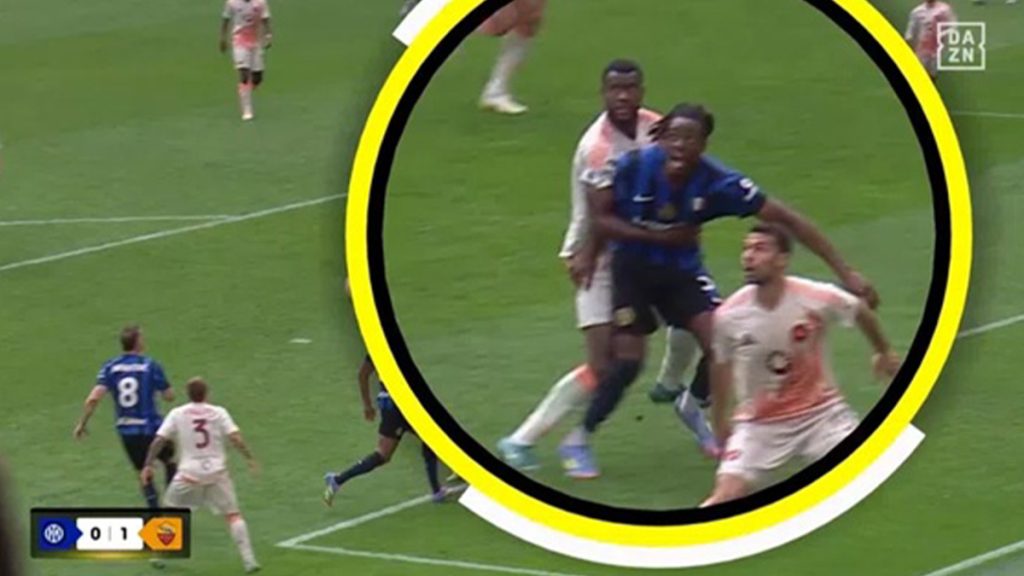 Caso Arbitri, la Procura indaga anche su Inter Roma: chiesti i file audio originali della sala VAR 1 Ndicka Bisseck