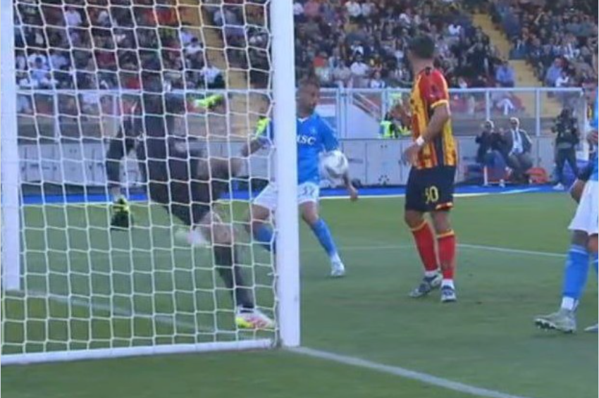 Lecce Napoli, tocco di mano di Spinazzola: ma per l’arbitro non c’è rigore, ecco cos’è successo - FOTO 26 Lecce Inter rigore non dato