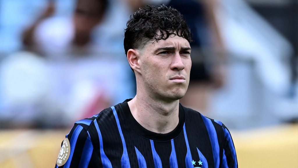 Bastoni Inter, resta con l'Italia nonostante la squalifica: tornerà a Milano a breve! Le novità sul difensore 1 Bastoni