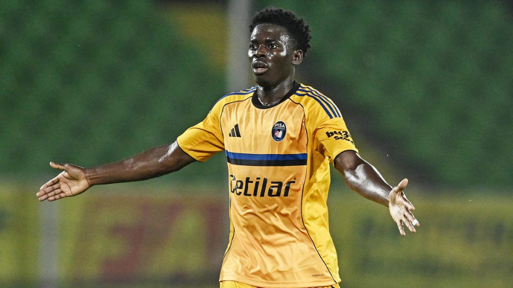 Akinsanmiro brilla al Pisa: premiato come migliore in campo nel derby con la Fiorentina 1 Akinsanmiro