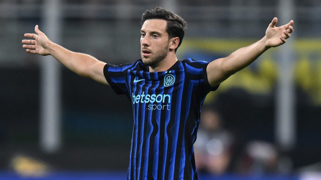 Carlos Augusto Inter, è lui il favorito per sostituire Dumfries nel derby: svelata la gerarchia di Chivu 1 Carlos Augusto Inter Torino