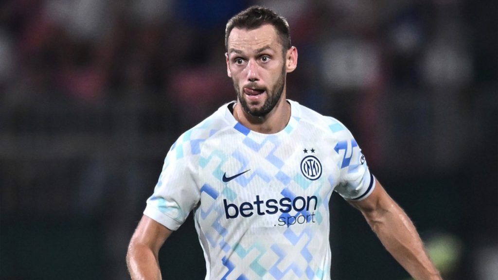 De Vrij Inter, possibile la maglia da titolare nel derby: il ballottaggio 1 De Vrij Monza Inter