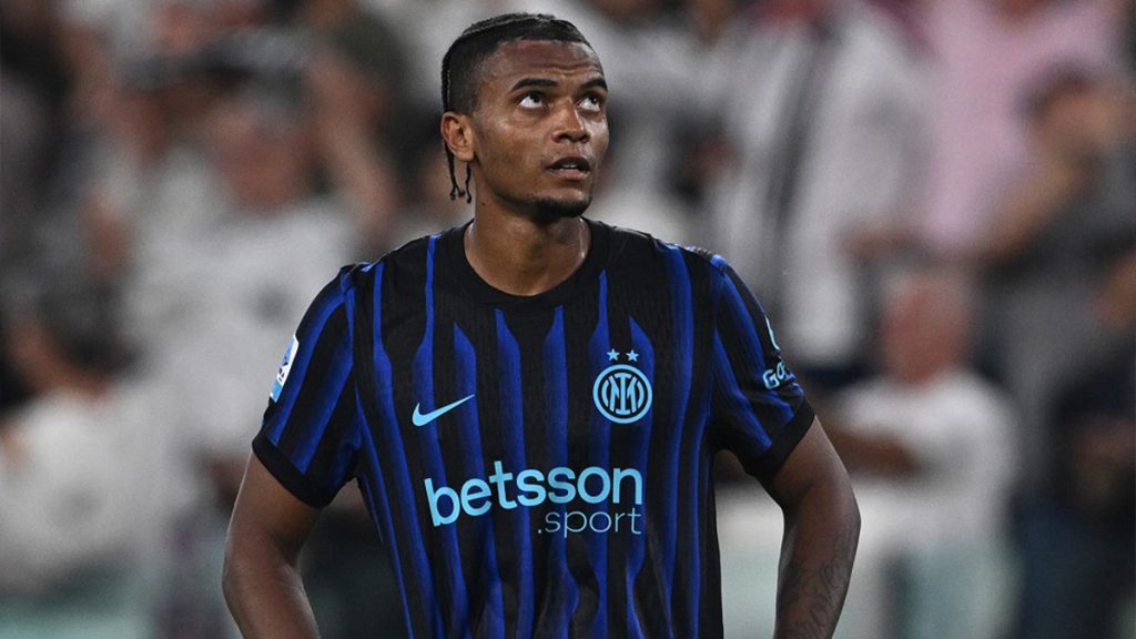 Akanji Juve Inter