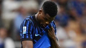 Dumfries torna sull’espulsione con l’Olanda: «Un errore terribile, potevo posizionarmi meglio dietro De Vrij». L’autocritica del nerazzurro