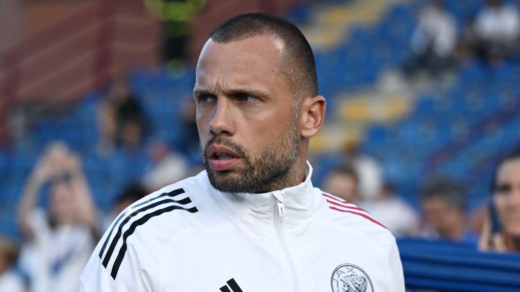 Heitinga Como Ajax