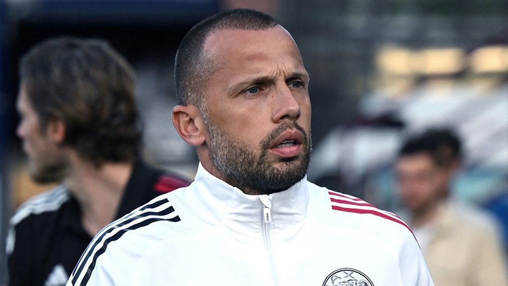 Heitinga a Prime: «Abbiamo giocato bene nel primo tempo, ma la seconda parte è stata difficile» 1 Heitinga Como Ajax