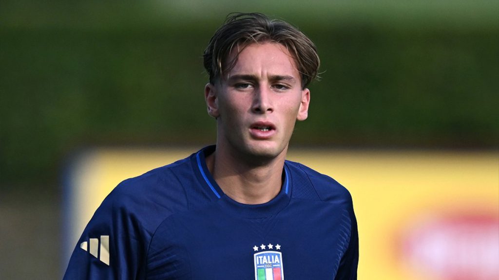 Pio Esposito Inter, aumentano le chance del debutto con l'Italia: Scamacca lascia il ritiro degli azzurri, il motivo 1 Pio Esposito allenamento Italia