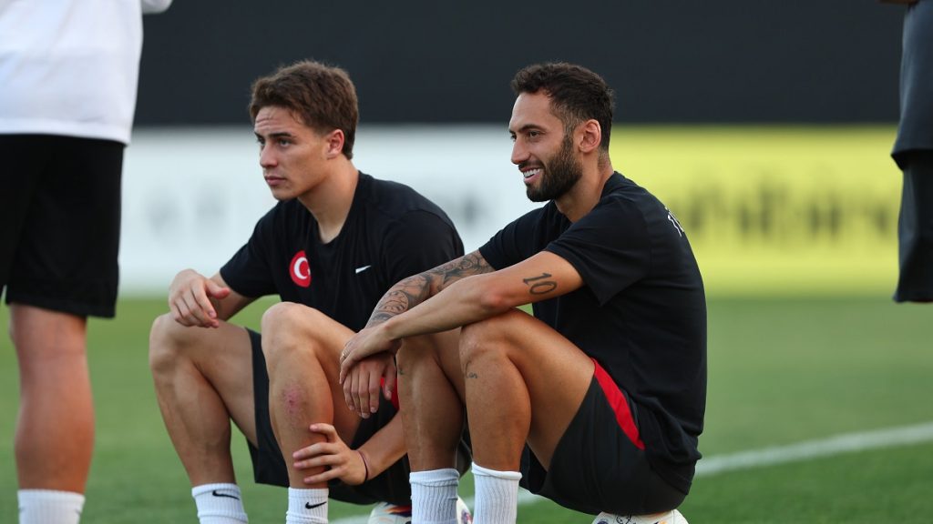 Calhanoglu dopo la vittoria della Turchia: «Infortunio? Passato un mese e mezzo. Chivu mi ha aiutato» 1 Yildiz Calhanoglu